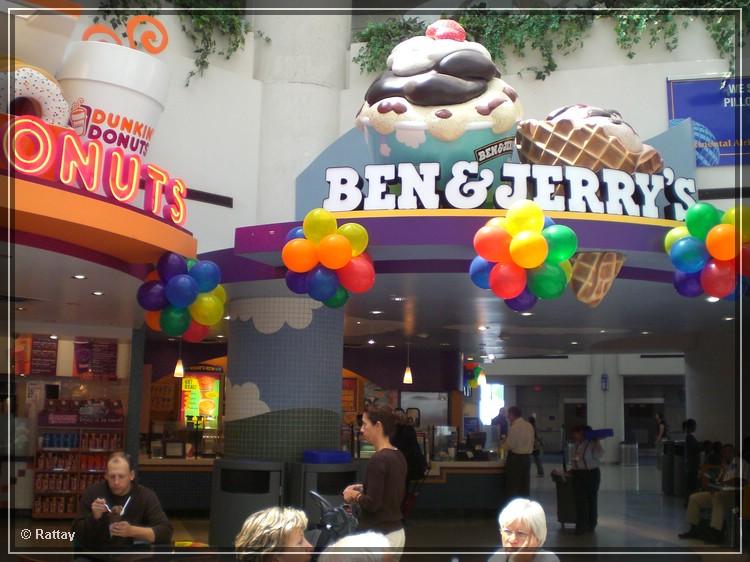 USA 2007 Tag01 002.jpg - Das erste Ben & Jerry's Eis gibt es immer auf dem Flughafen von Newark